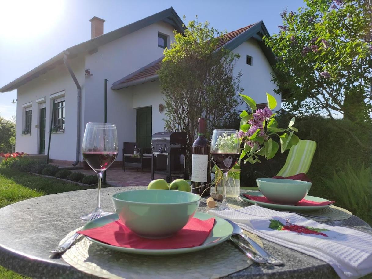 Szolohegyi Haziko - Cottage In The Vineyard Balatonszárszó Eksteriør bilde