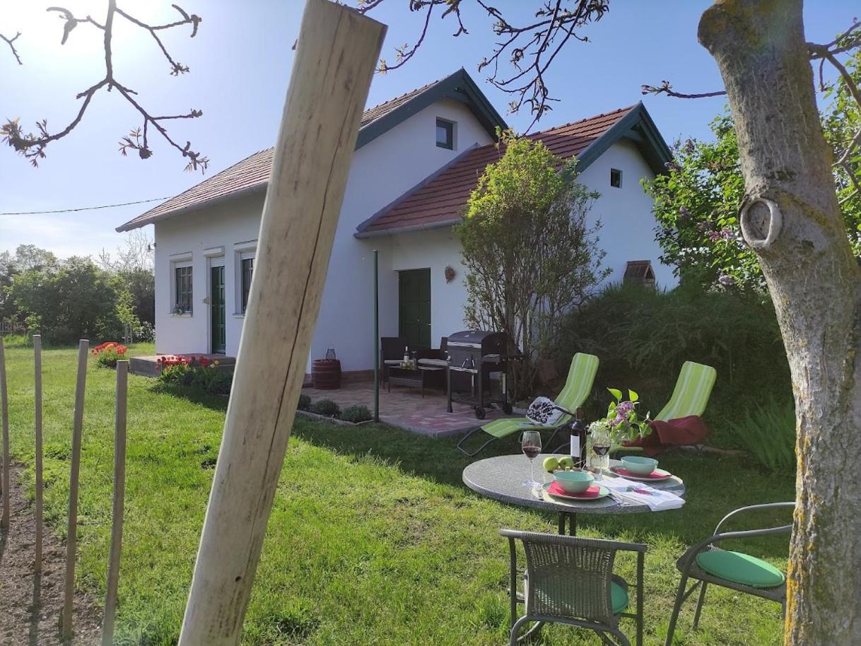 Szolohegyi Haziko - Cottage In The Vineyard Balatonszárszó Eksteriør bilde